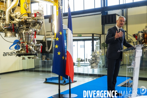 Bruno LE MAIRE visite le site d Ariane Group à Vernon.