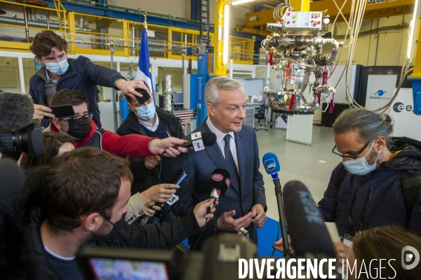 Bruno LE MAIRE visite le site d Ariane Group à Vernon.