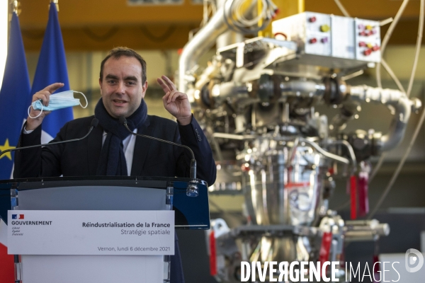 Bruno LE MAIRE visite le site d Ariane Group à Vernon.