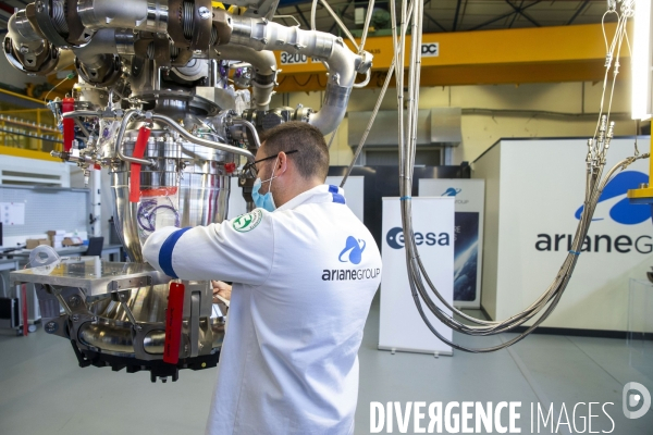 Bruno LE MAIRE visite le site d Ariane Group à Vernon.