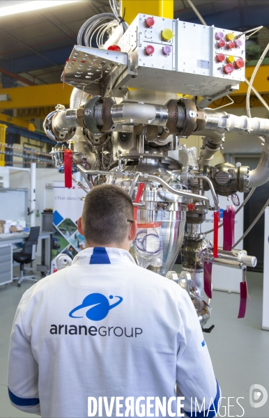 Bruno LE MAIRE visite le site d Ariane Group à Vernon.