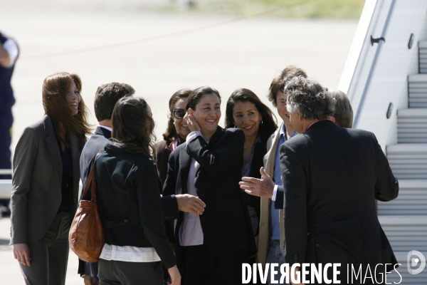Arrivee d ingrid betancourt sur le sol francais a l aeroport de villacoublay.
