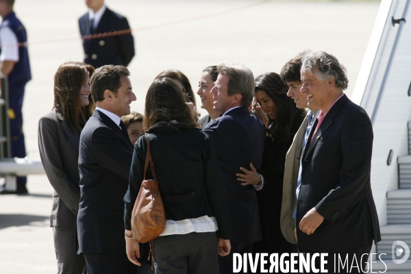 Arrivee d ingrid betancourt sur le sol francais a l aeroport de villacoublay.