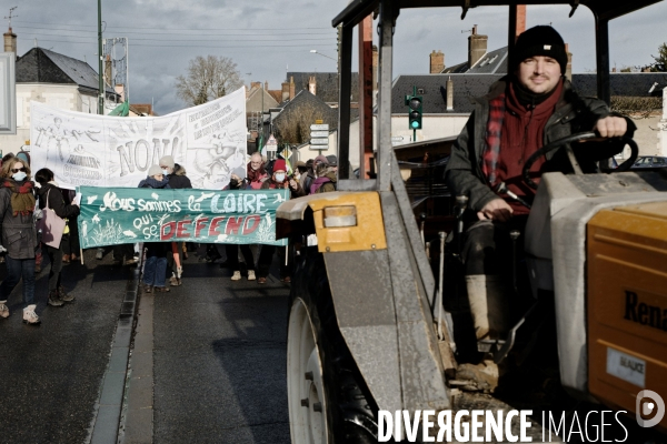 Journée mondiale des sols dans le Loiret, contre l artificialisation des terres, les nouvelles plateformes logistiques XXL et le nouveau pont sur la Loire.