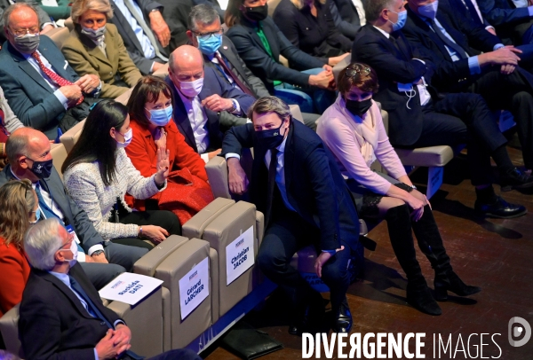 Grande réunion des cadres Les Républicains autour de Valérie Pécresse