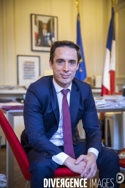 Jean-Baptiste DJEBBARI dans son bureau au Ministère des transports.