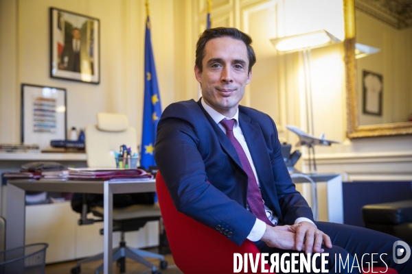 Jean-Baptiste DJEBBARI dans son bureau au Ministère des transports.