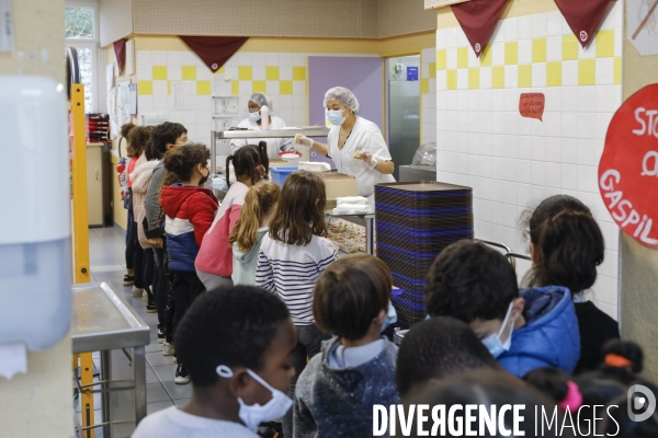 Cantine bio de l école primaire publique Ferdinand Buisson à Bègles (33).