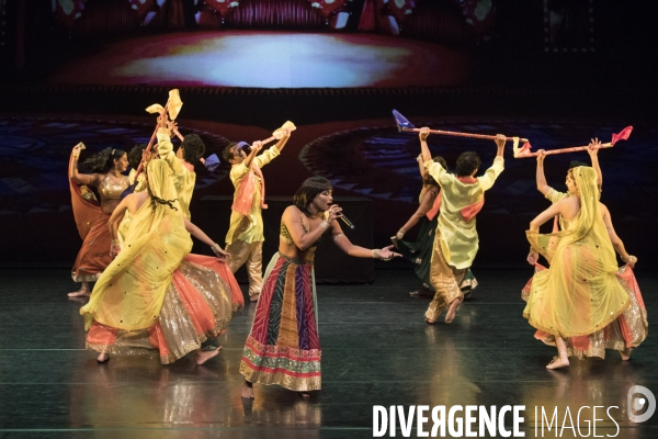A passage to bollywood de ashley lobo