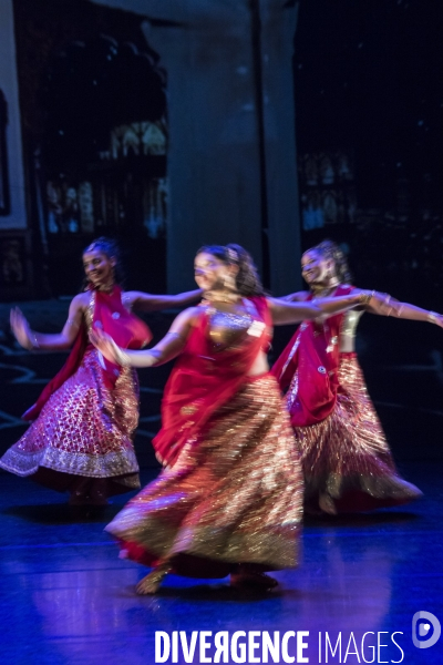 A passage to bollywood de ashley lobo