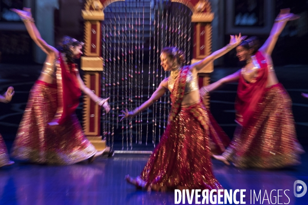 A passage to bollywood de ashley lobo