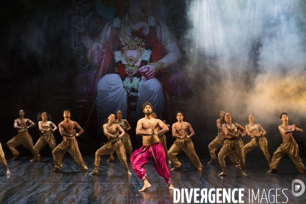 A passage to bollywood de ashley lobo