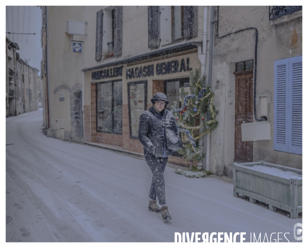 Le long de la Transbassealpine Digne-Nice ( jour de neige )