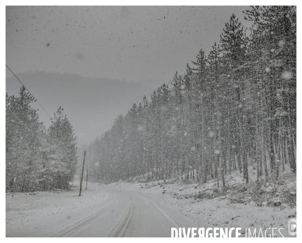 Le long de la Transbassealpine Digne-Nice ( jour de neige )