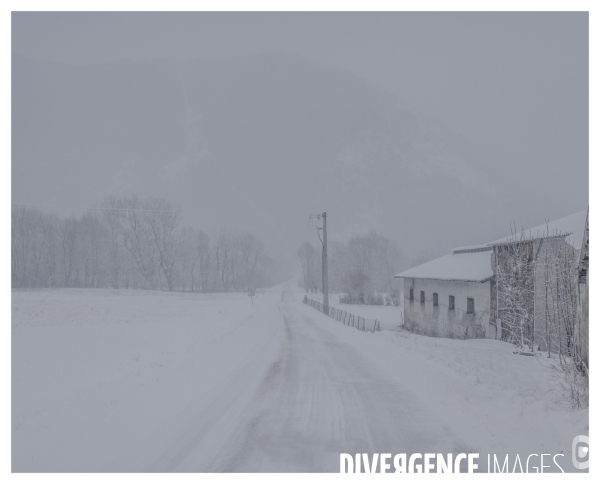 Le long de la Transbassealpine Digne-Nice ( jour de neige )