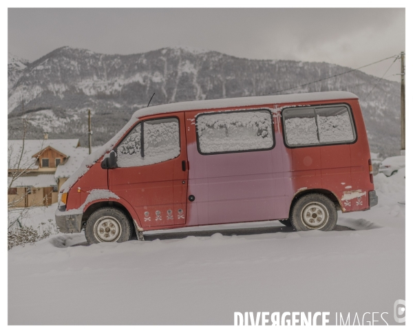 Le long de la Transbassealpine Digne-Nice ( jour de neige )