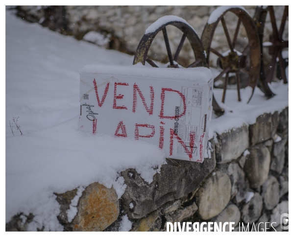 Le long de la Transbassealpine Digne-Nice ( jour de neige )