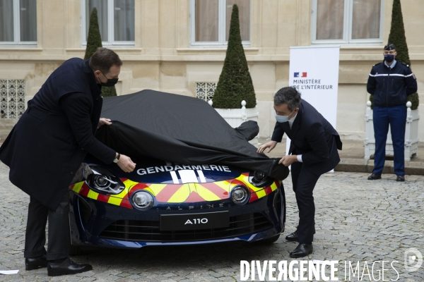 Des Alpine A110 pour les interventions rapides de la gendarmerie nationale.