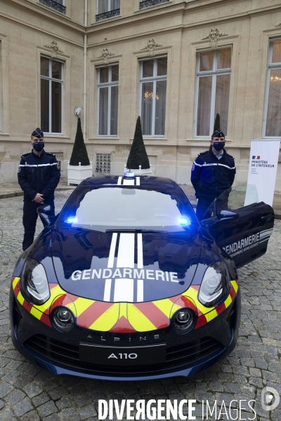 Des Alpine A110 pour les interventions rapides de la gendarmerie nationale.