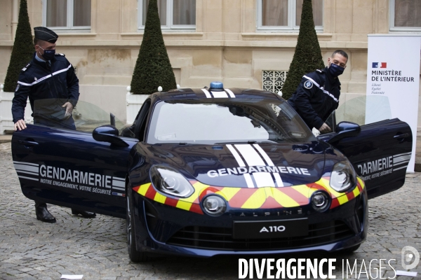 Des Alpine A110 pour les interventions rapides de la gendarmerie nationale.