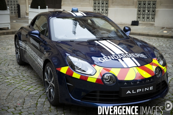 Des Alpine A110 pour les interventions rapides de la gendarmerie nationale.