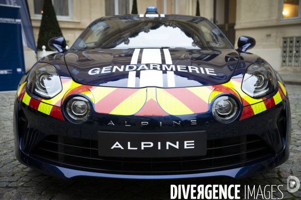 Des Alpine A110 pour les interventions rapides de la gendarmerie nationale.