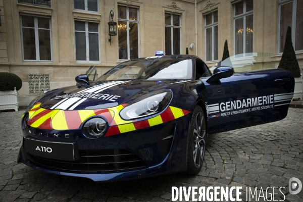 Des Alpine A110 pour les interventions rapides de la gendarmerie nationale.