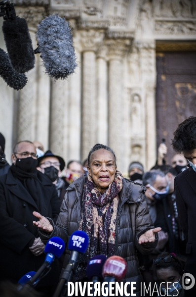 Premier deplacement de christiane taubira, a saint denis.