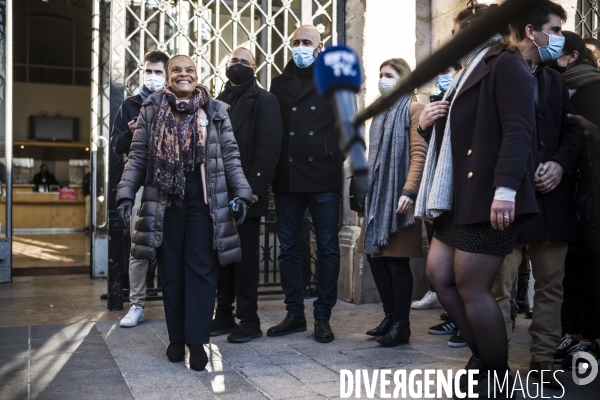 Premier deplacement de christiane taubira, a saint denis.