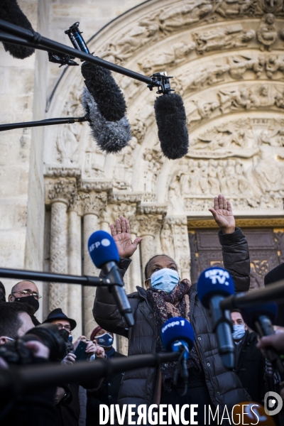 Premier deplacement de christiane taubira, a saint denis.