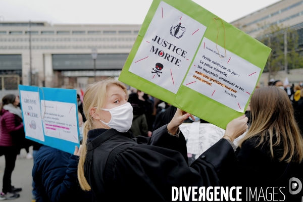 Manifestation des magistrats greffiers et avocats contre une justice à bout de souffle