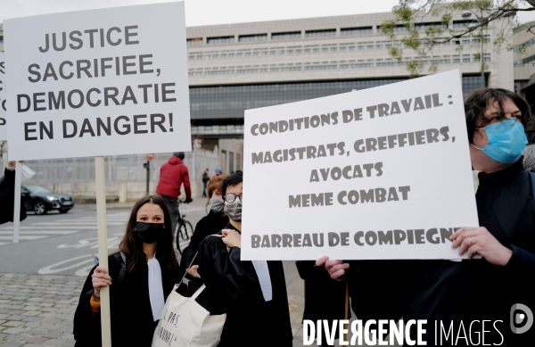 Manifestation des magistrats greffiers et avocats contre une justice à bout de souffle