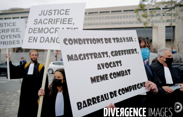 Manifestation des magistrats greffiers et avocats contre une justice à bout de souffle