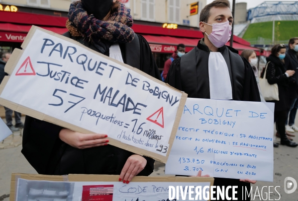 Manifestation des magistrats greffiers et avocats contre une justice à bout de souffle