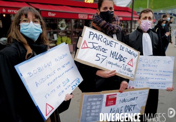 Manifestation des magistrats greffiers et avocats contre une justice à bout de souffle