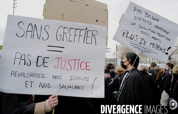 Manifestation des magistrats greffiers et avocats contre une justice à bout de souffle