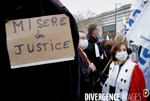 Manifestation des magistrats greffiers et avocats contre une justice à bout de souffle