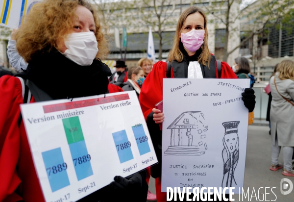 Manifestation des magistrats greffiers et avocats contre une justice à bout de souffle