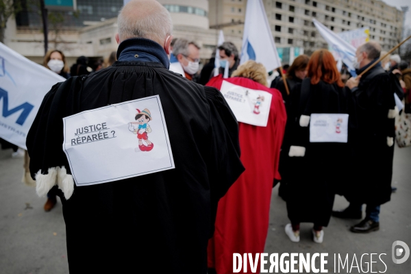 Manifestation des magistrats greffiers et avocats contre une justice à bout de souffle