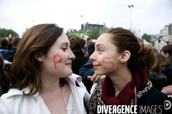 Hollande in, Sarkozy out, place de la bastille, Paris, 06/05/2012