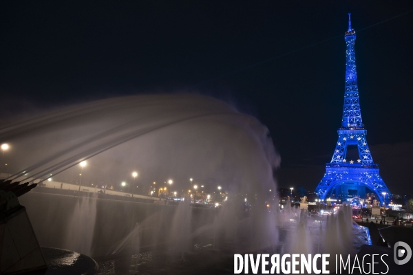 La tour Eiffel aux couleurs de l Europe.