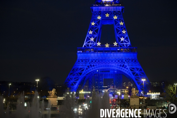 La tour Eiffel aux couleurs de l Europe.