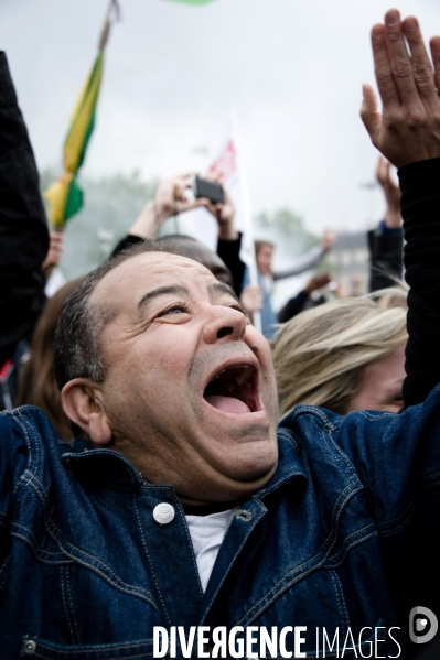 Hollande in, Sarkozy out, place de la bastille, Paris, 06/05/2012