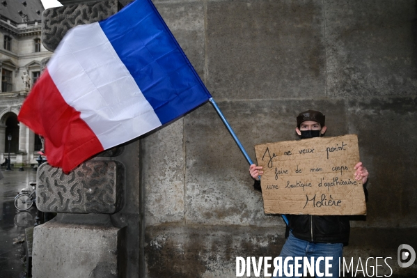 Manifestation nationale citoyenne et pacifique contre le pass vaccinal, contre la gestion de la crise sanitaire par le gouvernement. Paris le 8 janvier 2022. Vaccine pass.