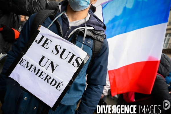 Manifestation nationale citoyenne et pacifique contre le pass vaccinal, contre la gestion de la crise sanitaire par le gouvernement. Paris le 8 janvier 2022. Vaccine pass.