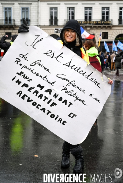 Manifestation nationale citoyenne et pacifique contre le pass vaccinal, contre la gestion de la crise sanitaire par le gouvernement. Paris le 8 janvier 2022. Vaccine pass.