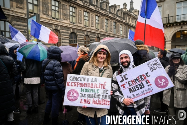 Manifestation nationale citoyenne et pacifique contre le pass vaccinal, contre la gestion de la crise sanitaire par le gouvernement. Paris le 8 janvier 2022. Vaccine pass.