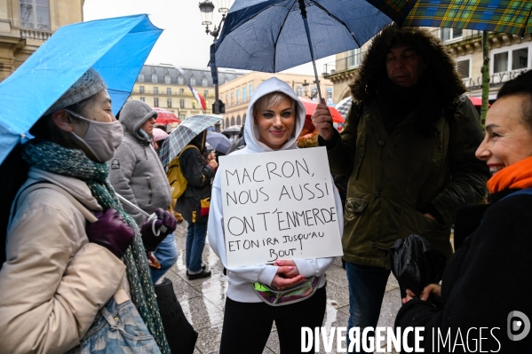 Manifestation nationale citoyenne et pacifique contre le pass vaccinal, contre la gestion de la crise sanitaire par le gouvernement. Paris le 8 janvier 2022. Vaccine pass.