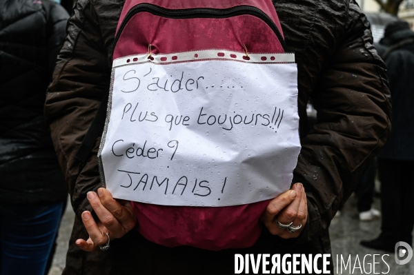 Manifestation nationale citoyenne et pacifique contre le pass vaccinal, contre la gestion de la crise sanitaire par le gouvernement. Paris le 8 janvier 2022. Vaccine pass.