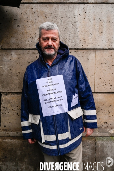 Manifestation nationale citoyenne et pacifique contre le pass vaccinal, contre la gestion de la crise sanitaire par le gouvernement. Paris le 8 janvier 2022. Vaccine pass.